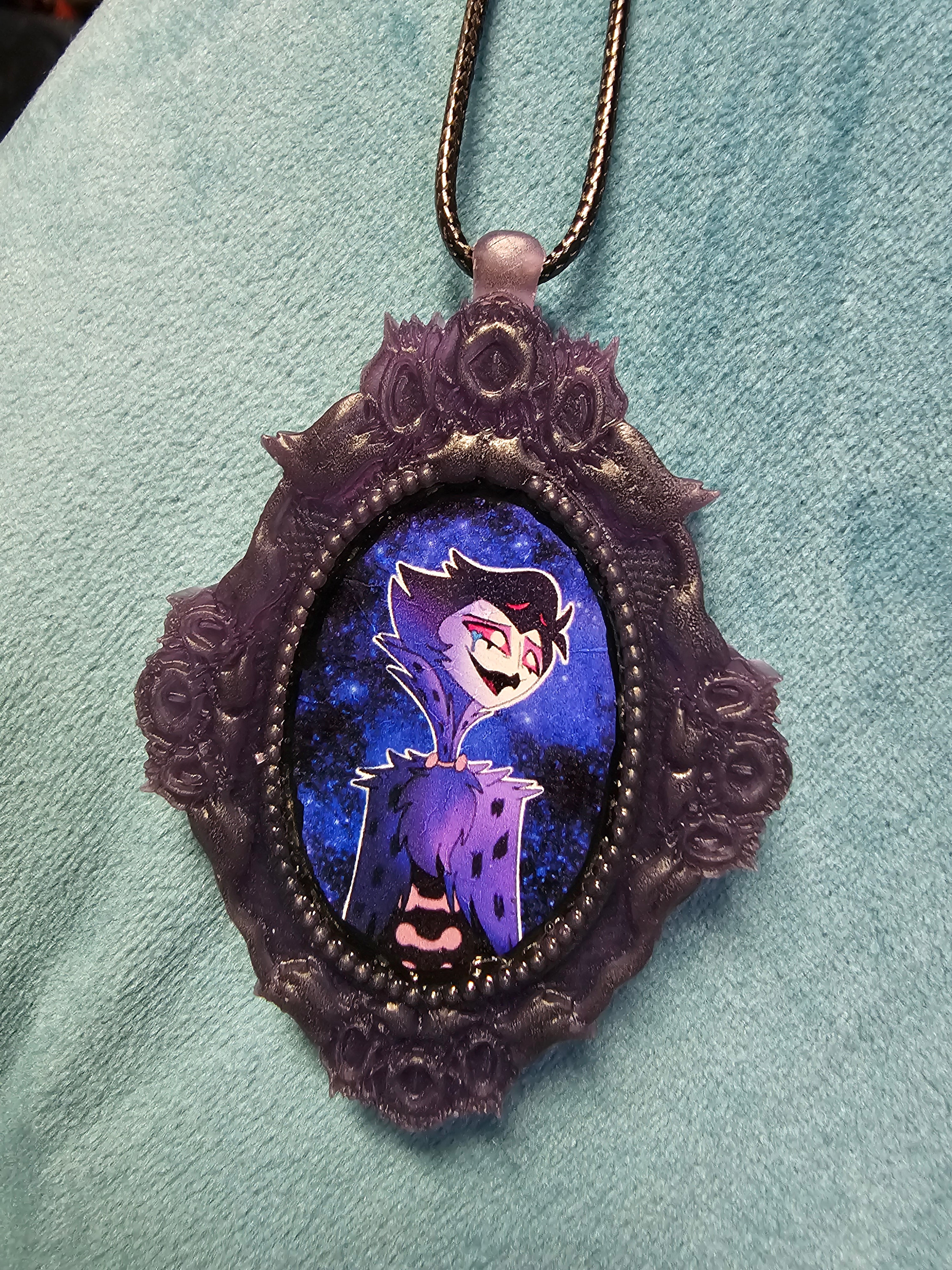 Stolas pendent