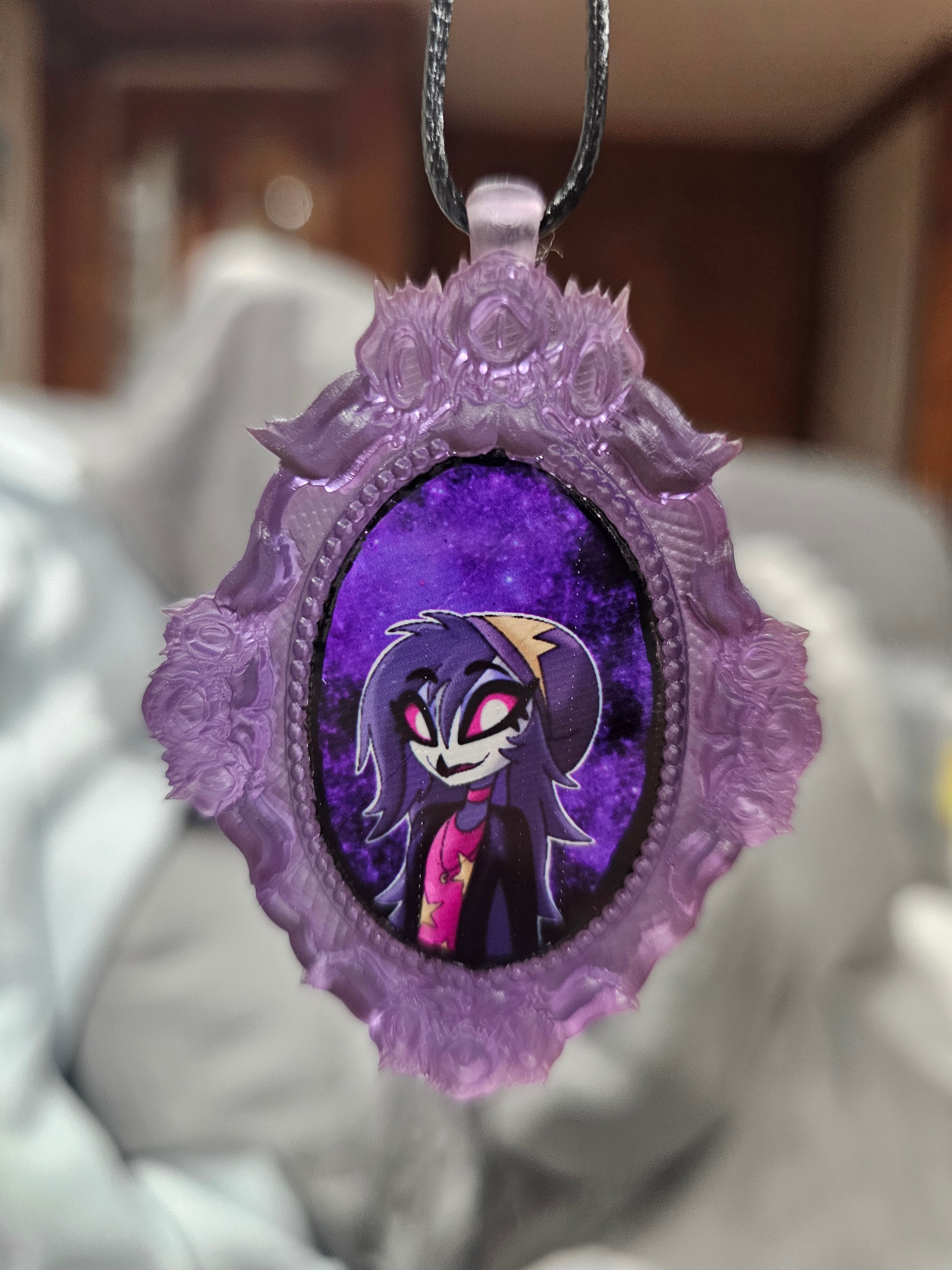 Octavia pendent