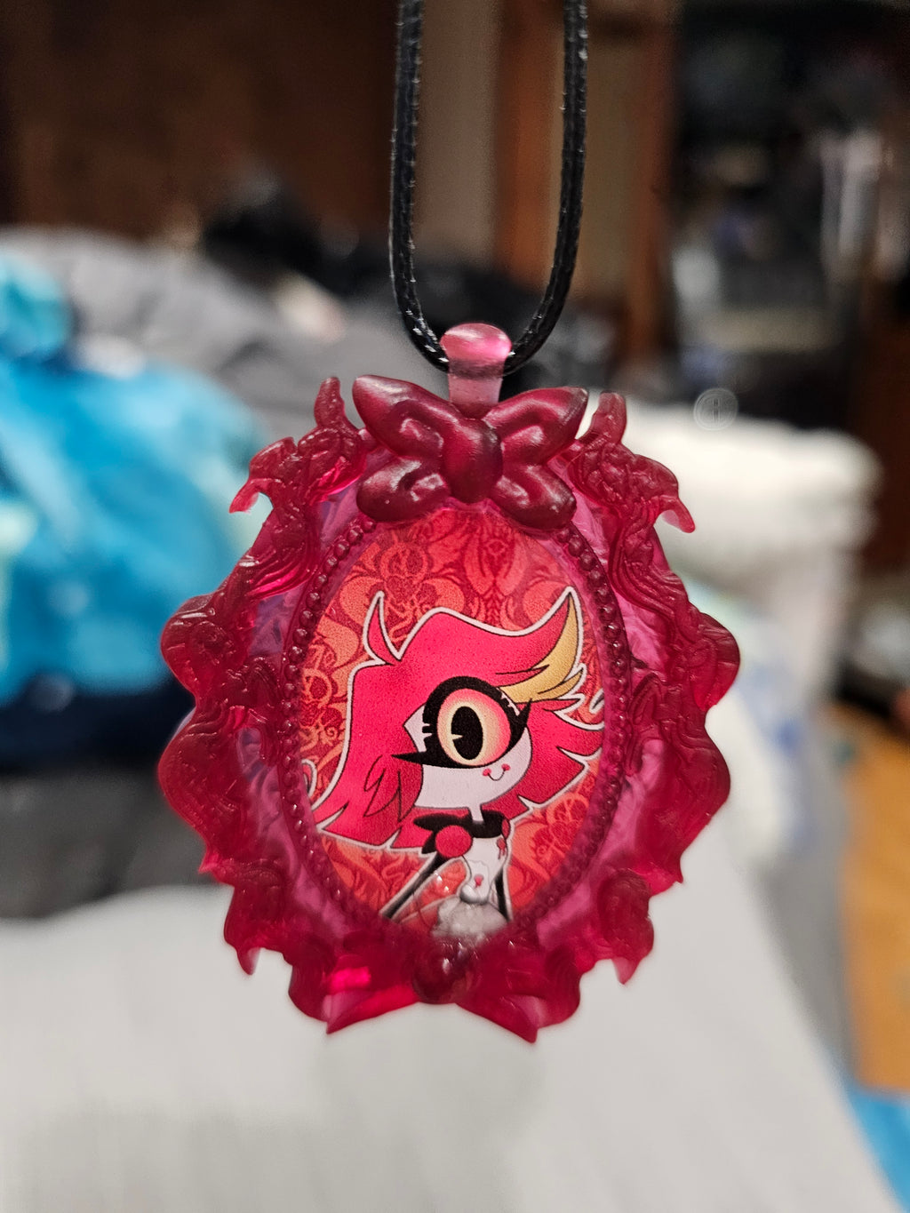 Niffty pendent necklace