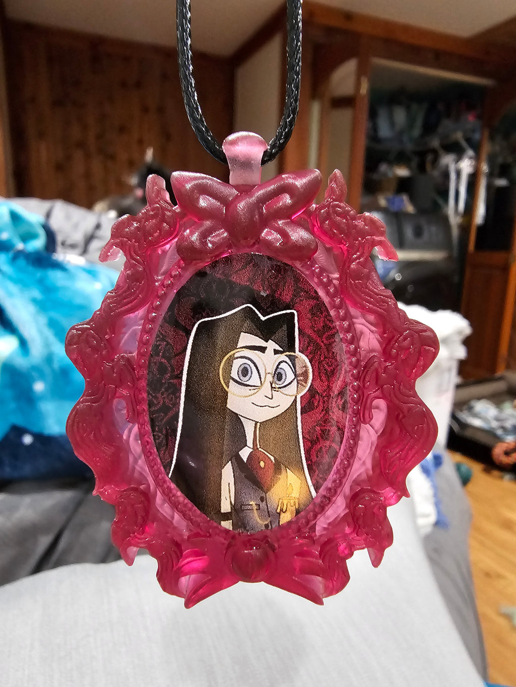 Sir pentious pendent necklace