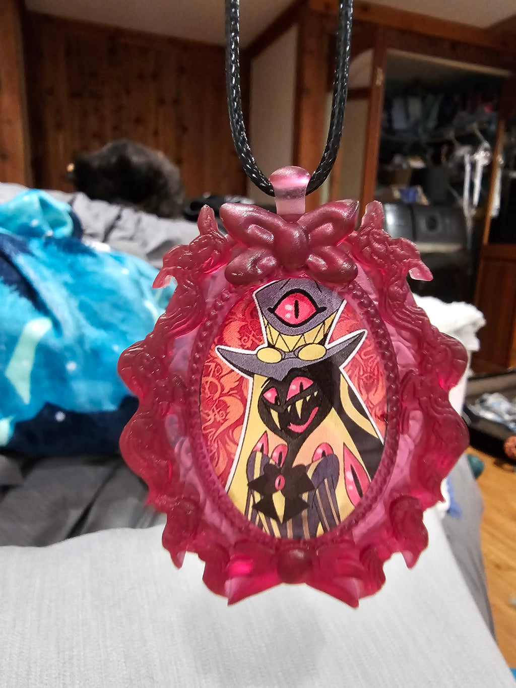 Sir pentious pendent necklace